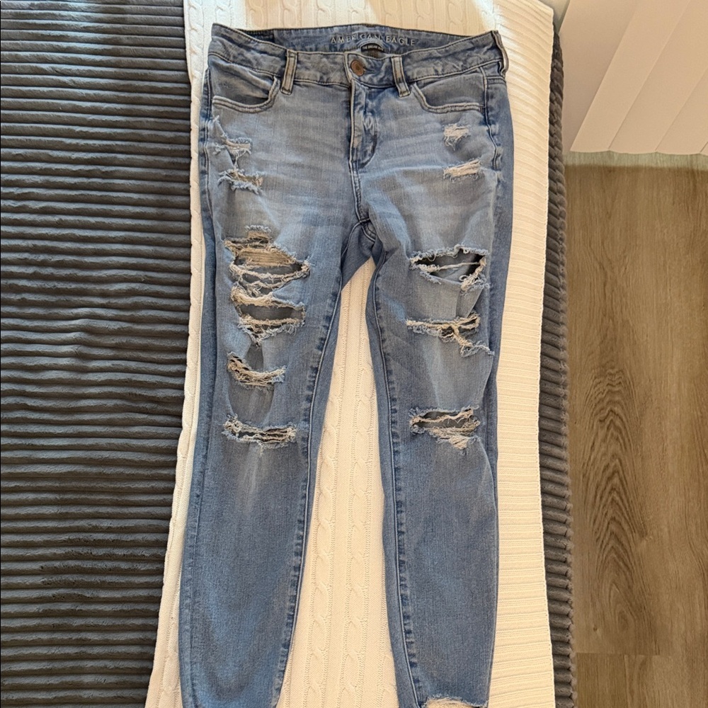 American Eagle The Dream Jean Distressed Blue Jeans size 10